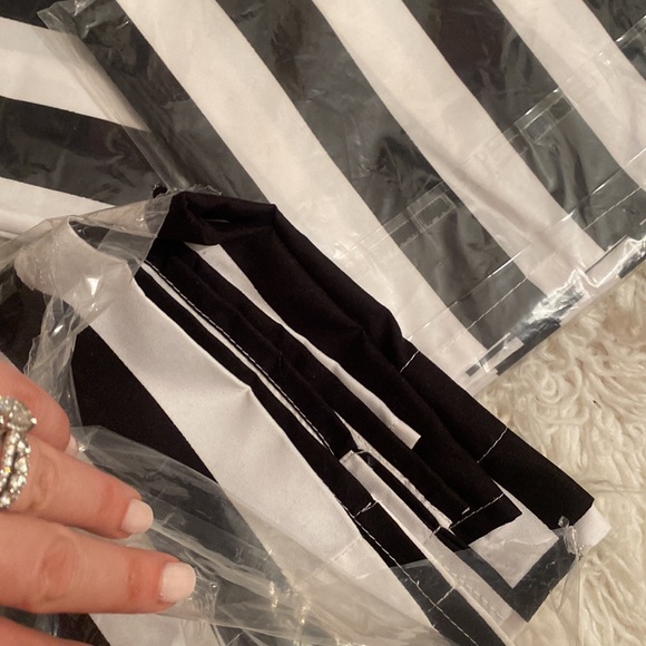 Black and White Striped Window Design - Picture 5 of 5